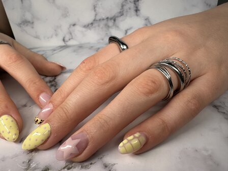 Charmin's Ring van Golvend Staal R1404