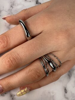 Charmin's Ring van Golvend Staal R1404