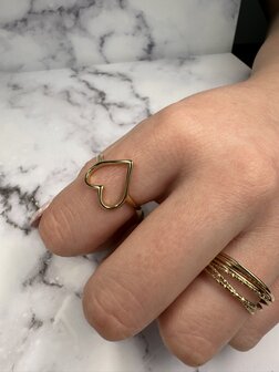 Charmin's Goudkleurige Ring met Hartvorm Staal R R1769 &ndash; Ruimtelijk en Elegant.