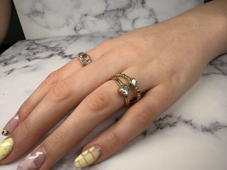 Charmin's Goudkleurige Ring met Kristal Rond Steentje R1502 &ndash; Speels en Elegant