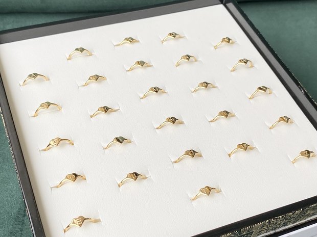 Charmin’s initialen zegelring hartje Goldplated R1015-K Letter K