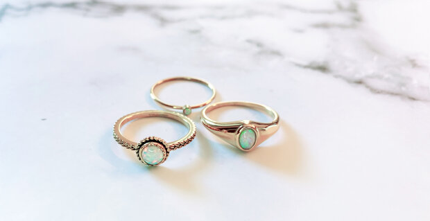 Charmin's ring R1083 Birthstone October Opaal Stone Goldplated Iconic Vintage Iconic Vintage