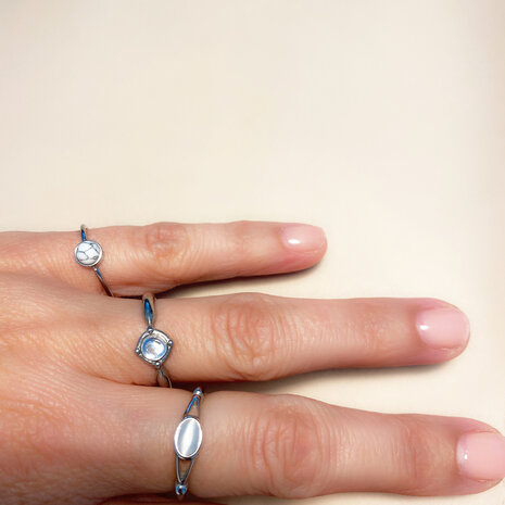 Charmin's Ring with Round White Howlite Gemstone Gold Steel R1050