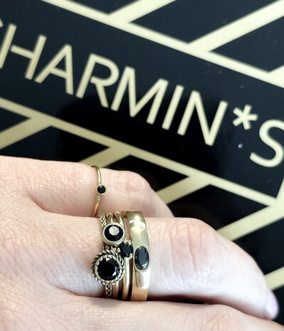 Charmin's Ring Wide Band Oval Black Stone Gold-colored Steel R1225