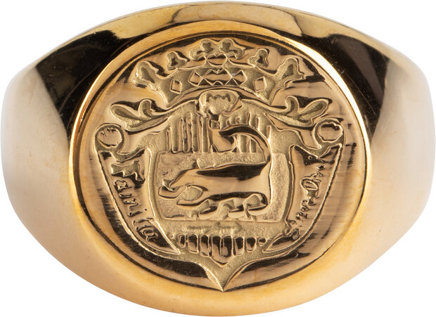 Charmin's Gold-colored UNI Men's and Women's Family Coat of Arms Signet Ring Familia Supra Omnia Steel R1000