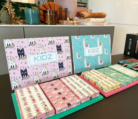 KIDZ Mini& Me 45 Kinderringen met Display stalen en goldplated kinderringen in 3 maatjes Easy Order