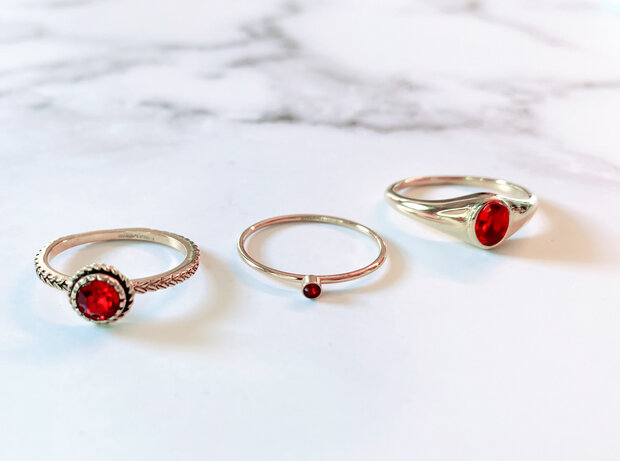 Charmin's Ring Birthstone January Garnet Red Crystal Steel Iconic Vintage R1521