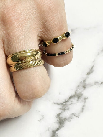 Charmins goldfarbener Ring mit schwarzen runden Emaillekugeln aus Stahl R1494hl, R1447