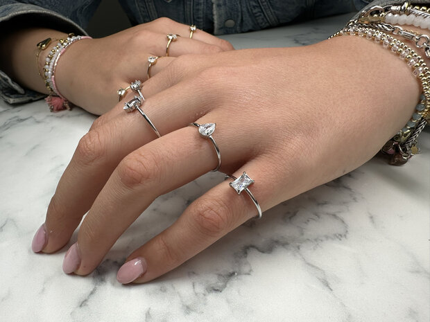 Charmin's Steel Ring Round White Stone Crystal R1693 – Minimalist Shine