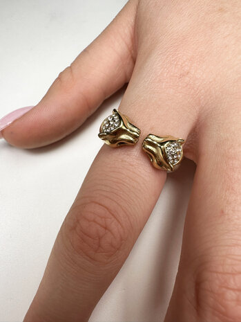 Charmin's Goudkleurige Chunky Ring met Twee Panter Hoofden R1839 Stoer en Chique