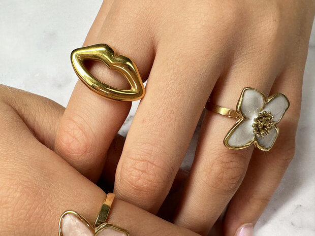 Charmin's Goudkleurige Chunky Ring met Mooie Lippen R1824 – Kiss me