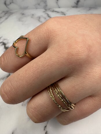 Charmin's Goudkleurige Ring met Hartvorm Staal R R1769 &ndash; Ruimtelijk en Elegant.