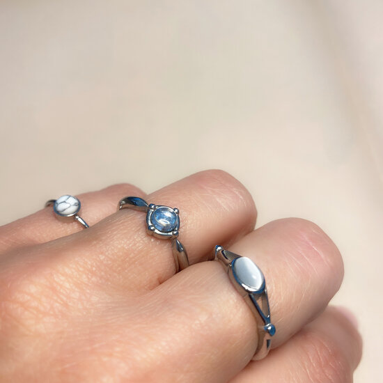 Charmins ovaler eleganter weißer Cateye-Ring aus Stahl R1159
