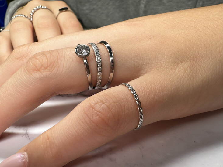 R774 Curvy Chain Shiny Steel
