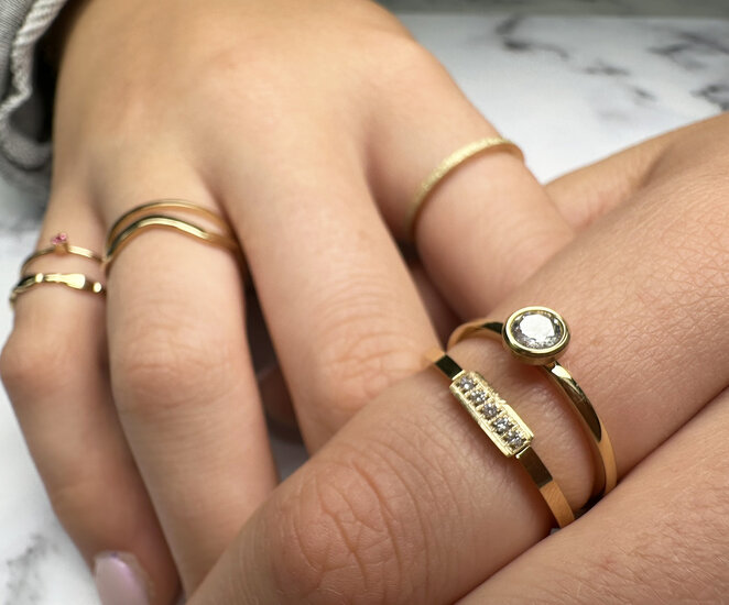 Charmin's Goudkleurige Ring Birthstone April Witte Kristal Staal Iconic R489
