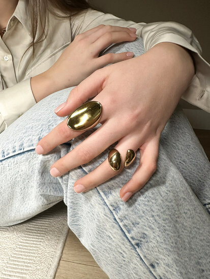 Charmin's Gold-Colored Chunky Ring with Oval Shape Steel R1797 – Stylish and Comfortable