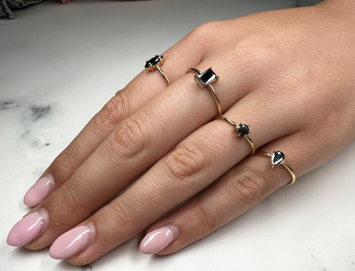 Charmin's Gold-Colored Ring with Teardrop-Shaped Black Crystal Stone R1752 – Statement Style