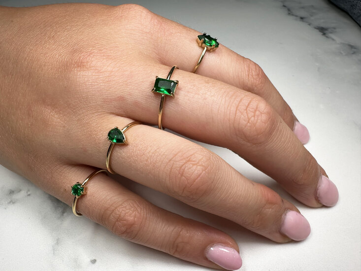 Charmin's Gold-Colored Ring Rectangular Dark Green Stone R1731 – Quiet Luxury