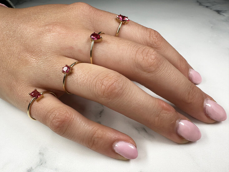 Charmin's Gold-Colored Ring Rectangular Pink Stone R1725 – Soft Contrast