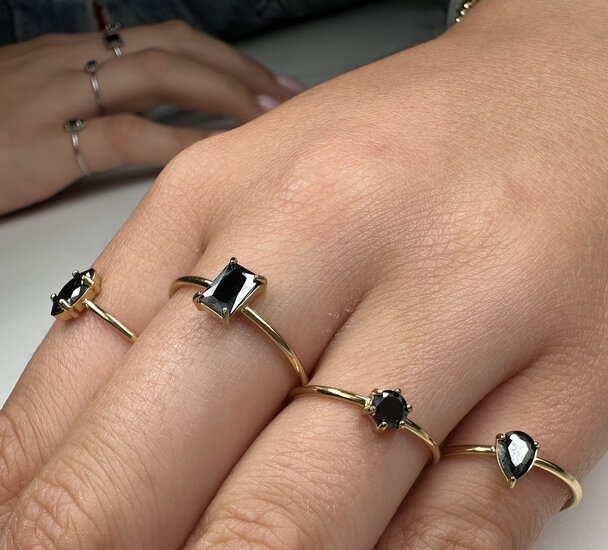 Charmin's Gold-Colored Ring Round Black Stone Crystal R1712 – Graphic Statement