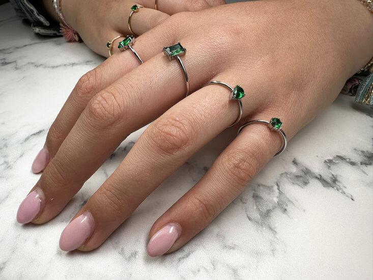 Charmin's Steel Ring with Elliptical Dark Green Crystal Stone R1681 – Stoere Luxe