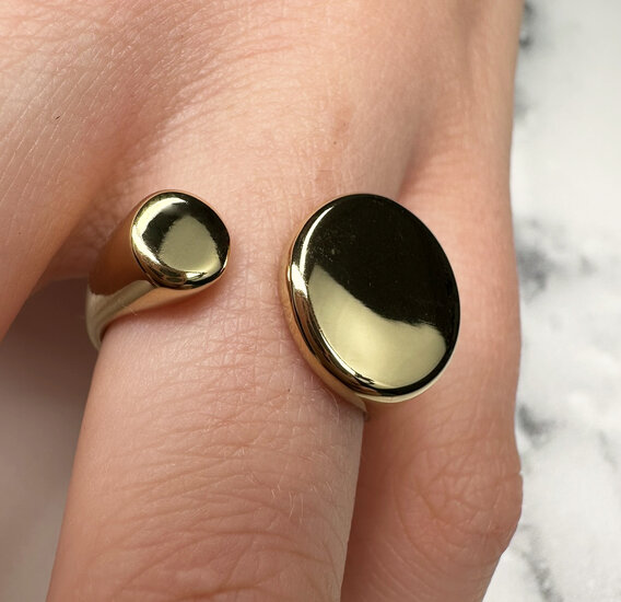 Charmin's Gold-Tone Chunky Ring with Open Flat Round Ends Steel R1857 – Sleek and Elegant