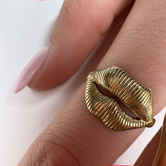 Charmin's Gold-colored Chunky Ring With A Beautiful Mouth R1833 – Elegant and Sensual