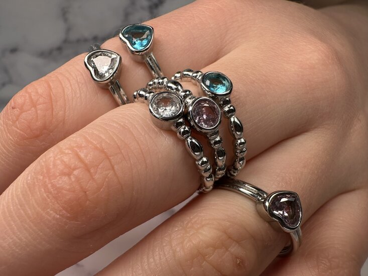 Charmin's Stalen Dubbele Ring met Kristal Roze Hartje R1515 – Avant-garde liefde